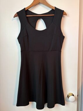 Black Sleeveless Keyhole Dress